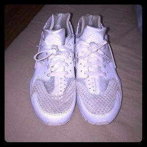 White Nike huaraches
